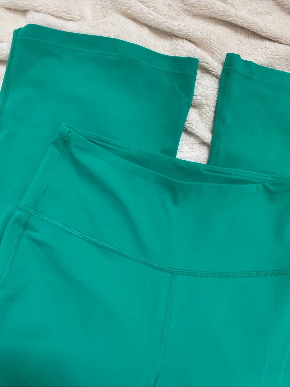 NWOT Lululemon Groove Super-High-Rise Flared Pant Nulu Kelly Green Sz 8